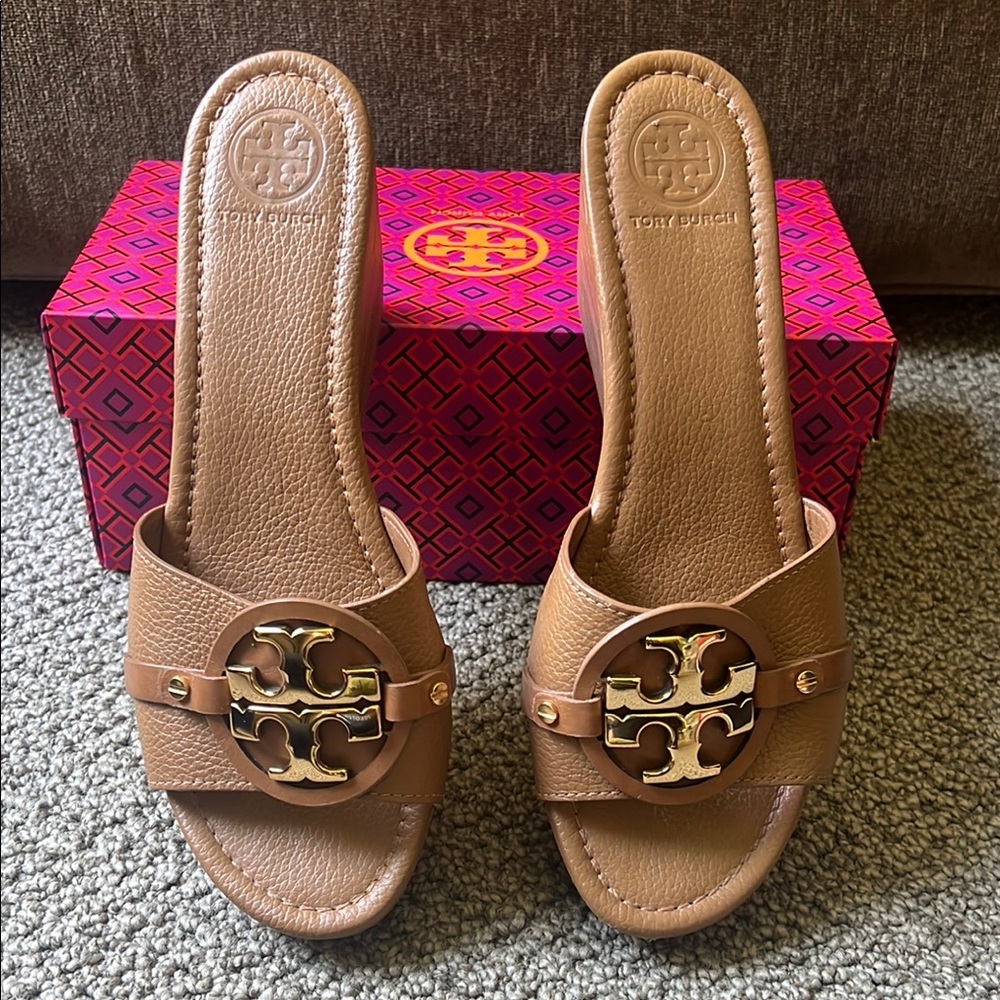Tory Burch Tan Patti Wedge Mule Sandals with Gold Medallion Size 11